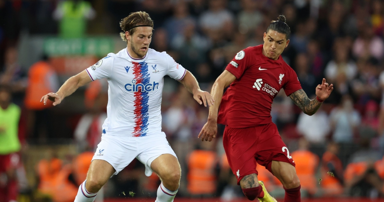 Trung vệ Crystal Palace bị dọa giết vì khiến Darwin Nunez của Liverpool nhận thẻ đỏ