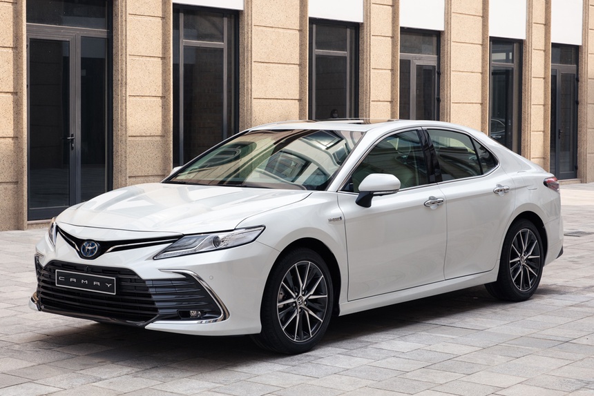 Toyota Camry 2022 chính thức ra mắt tại Việt Nam, giá từ 1,05 tỷ đồng