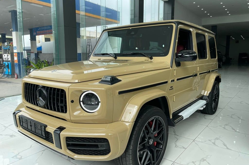 Cận cảnh Mercedes-AMG G63 màu vàng cát siêu hiếm vừa về Việt Nam