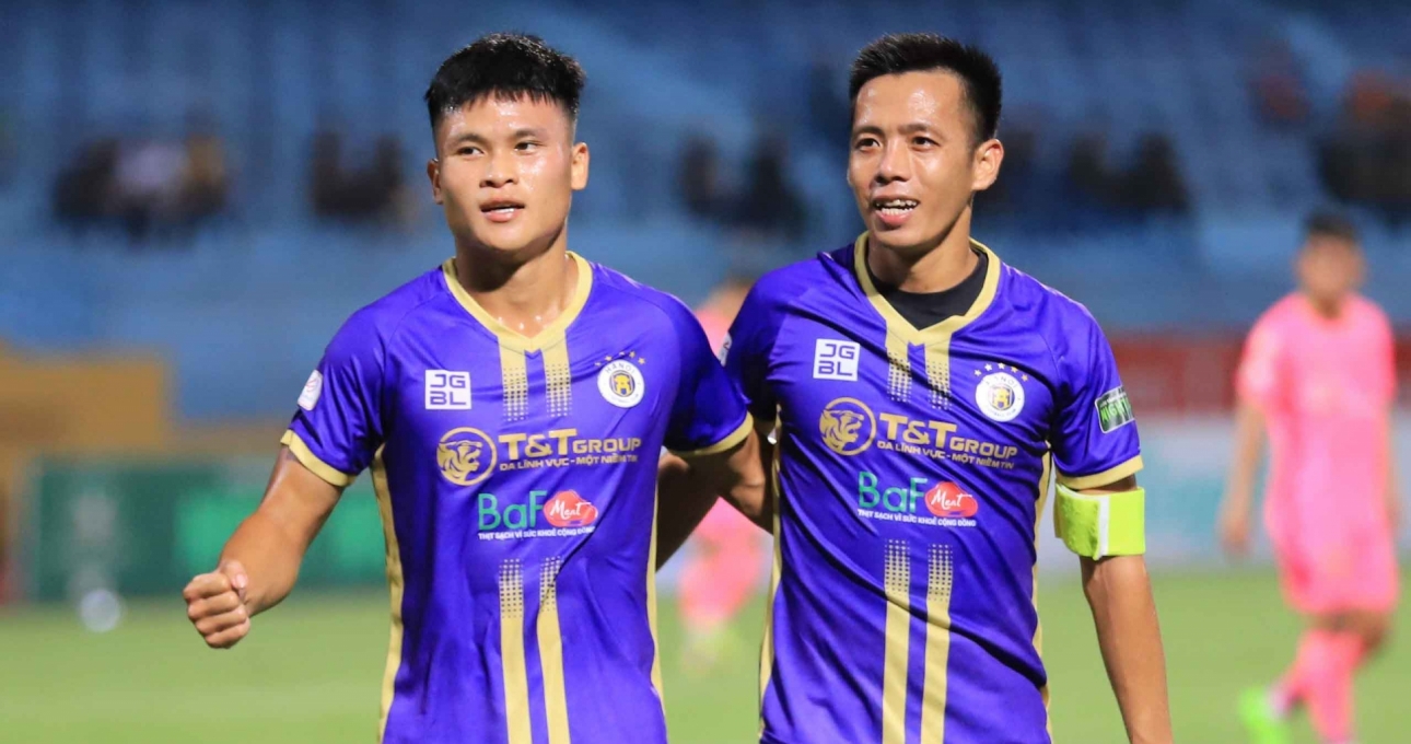 Văn Quyết tỏa sáng giúp Hà Nội FC 'leo' lên ngôi đầu bảng