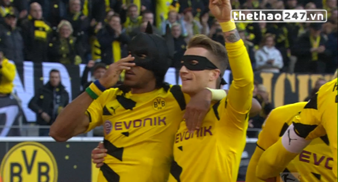 VIDEO: Aubameyang và Reus hóa trang thành Batman & Robin sau khi ghi bàn