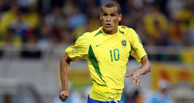 VIDEO: Rivaldo bất ngờ tái xuất sân cỏ ở tuổi 43