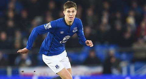 Người Chelsea và Everton đấu khẩu vì John Stones