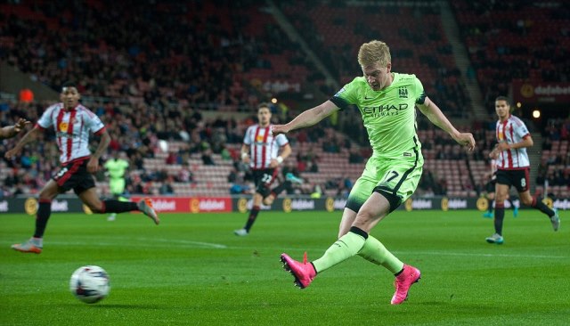 VIDEO: Pha ghi bàn ở góc sút siêu hẹp của De Bruyne