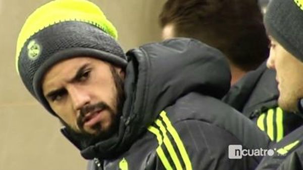 VIDEO: Isco ngỡ ngàng với quyết định của HLV Benitez ở trận thua Villarreal