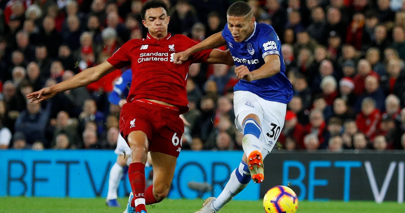 Everton vs Liverpool: Thêm 1 bước dài về đích