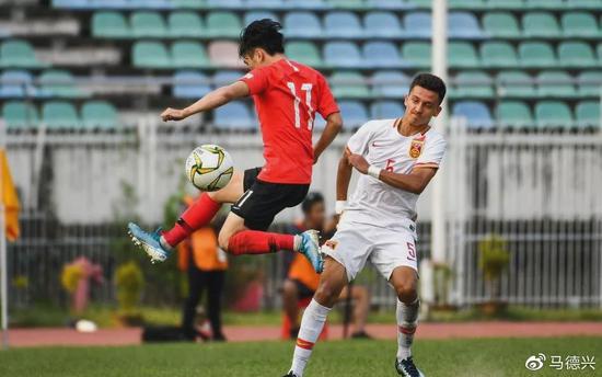 CĐV Trung Quốc: 'Thua Việt Nam chưa là gì, giờ chúng ta kém cả Lào'