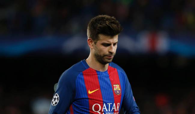 Mải mê kinh doanh, Pique bị Barca dằn mặt