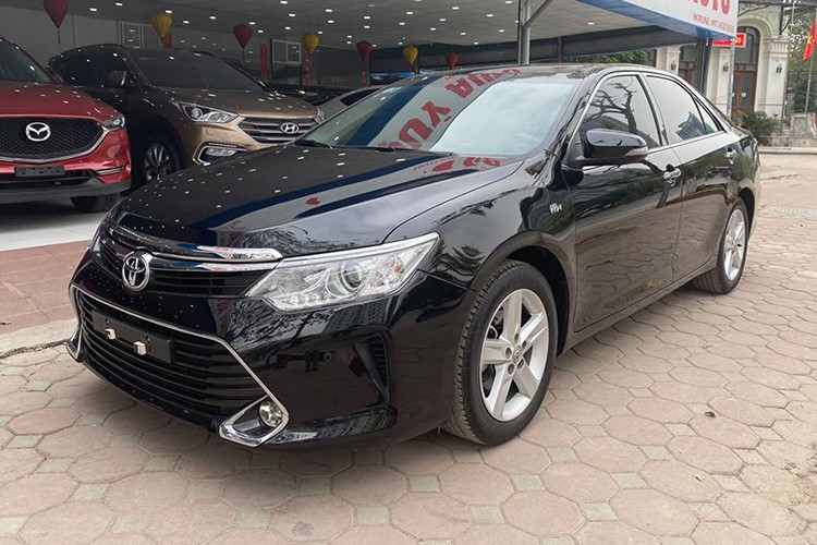 Có nên mua Toyota Camry 2017 giá hơn 900 triệu đồng?