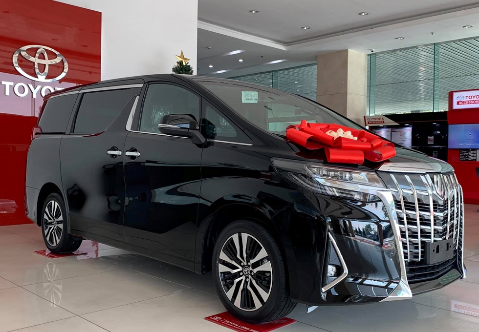 Toyota Alphard: Giá lăn bánh 2023, TSKT & đánh giá chi tiết