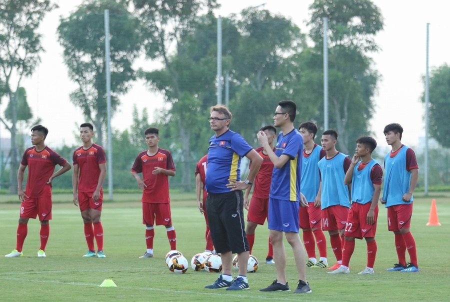 CHÍNH THỨC: HLV Troussier gọi 36 cầu thủ lên U19 Việt Nam