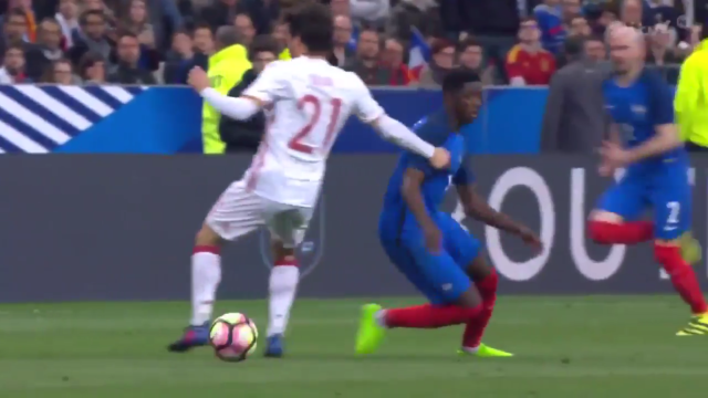 VIDEO: Skill qua người mãn nhãn của Ousmane Dembele vs TBN