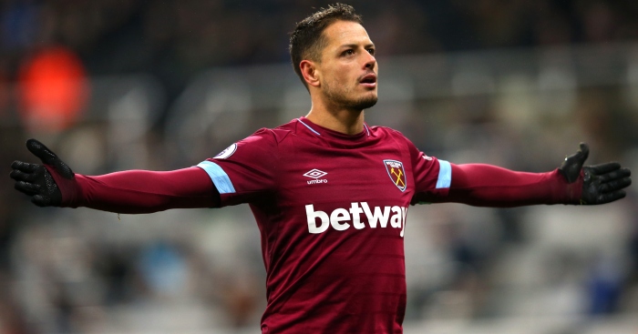 Chicharito ghi bàn bằng tay trong trận derby London