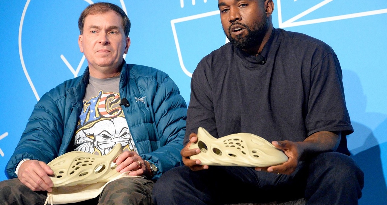 Kanye West hé lộ thời điểm bán dép YEEZY Foam Runner