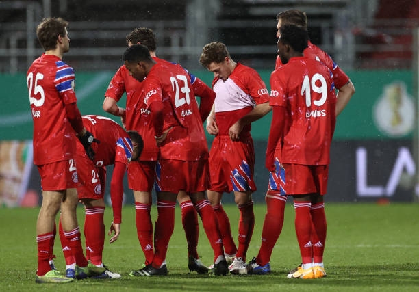 Bayern Munich bất ngờ thất thủ trước đội bóng hạng hai