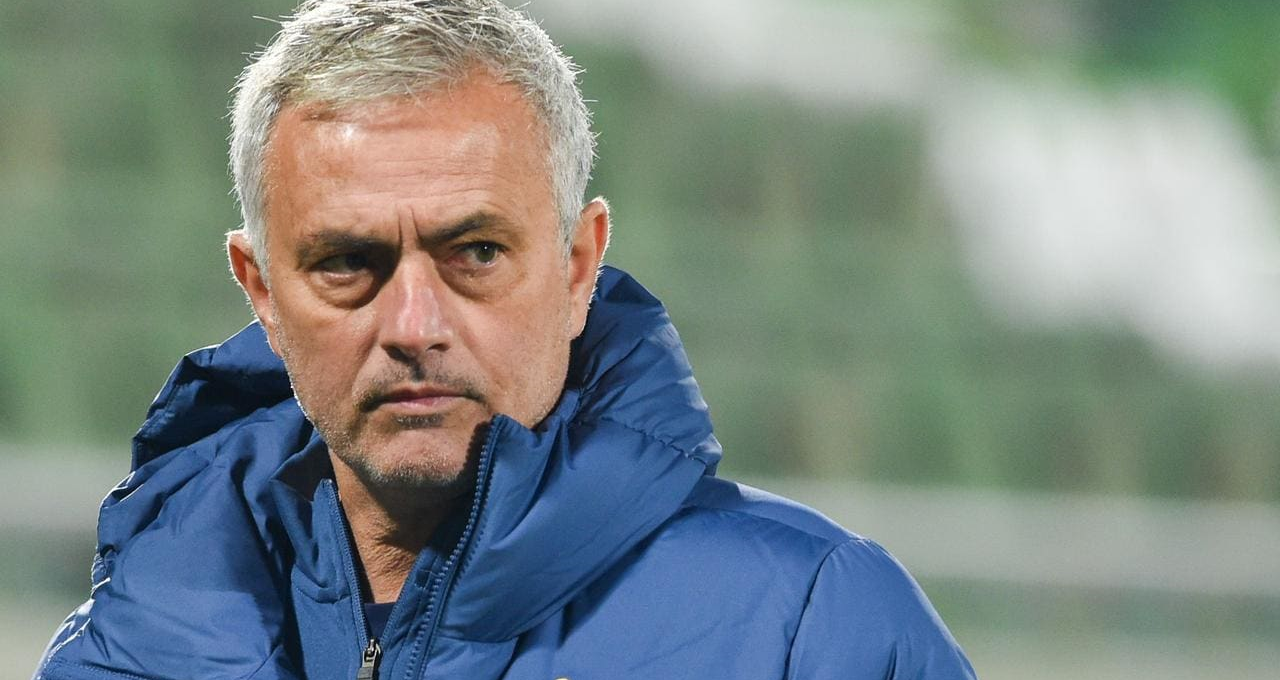 Mourinho lên tiếng, ám chỉ có người đang ngầm phá hoại Tottenham