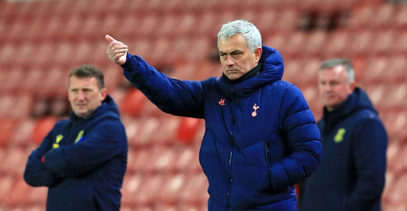 Mourinho cáo buộc sao Tottenham gây rắc rối