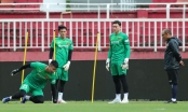 Thủ môn ĐT Việt Nam nói lời chia tay V-League sớm