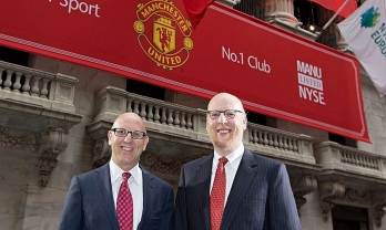 Nhà Glazers tiếp tục đưa ra mức giá 'điên rồ' để bán Man United khiến bên mua 'khiếp vía'