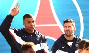 Bị loại khỏi C1 chưa nguôi, PSG sắp mất cả đôi Messi lẫn Mbappe?