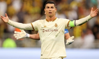 Ronaldo ném băng đội trưởng, Al Nassr mất ngôi đầu vào tay kình địch