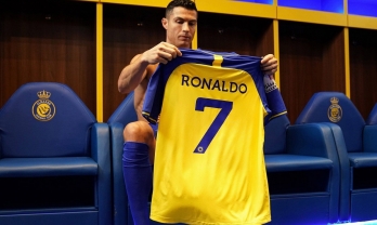 Ronaldo bị chê hết thời, 'người bạn thân' lập tức đáp trả đanh thép