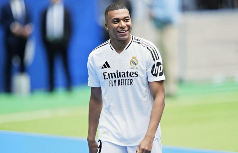 Mbappe ra mắt Real Madrid, làm gợi nhớ hình ảnh Ronaldo cách đây 15 năm