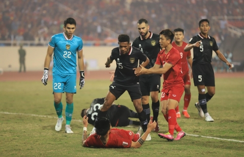 Sao nhập tịch Indonesia thừa nhận xấu hổ vì 'câu thẻ' Văn Hậu tại AFF Cup