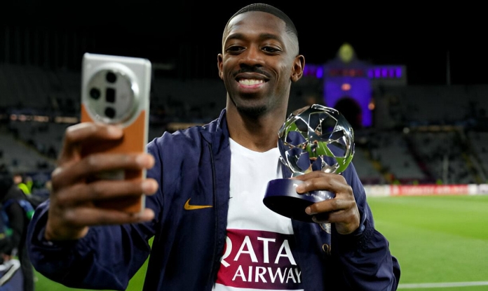 Ousmane Dembele phản ứng hài hước khi bị CĐV Barca la ó