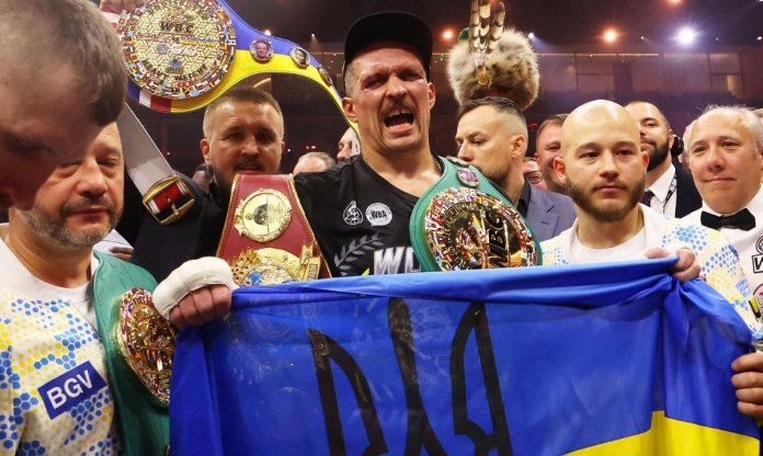 Oleksandr Usyk thắng thuyết phục Tyson Fury, trở thành nhà vô địch tuyệt đối