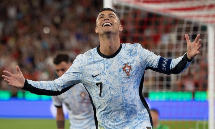 Ghi 900 bàn, Ronaldo vẫn bị cho là 'gánh nặng' với Bồ Đào Nha