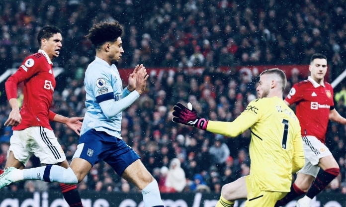 VIDEO: De Gea bị Bruno Fernandes ‘chơi xấu’ dù đang nằm sân trong đau đớn