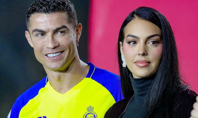 Bạn gái lên tiếng trước nghi vấn chia tay Ronaldo