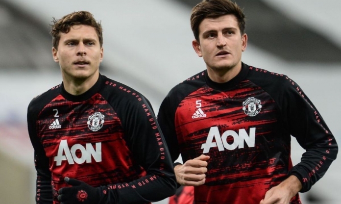 Maguire đá cặp Lindelof: 'Cơn ác mộng' trở lại với MU