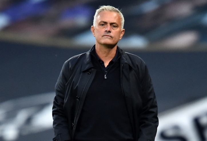 CHÍNH THỨC: Tottenham sa thải HLV Mourinho