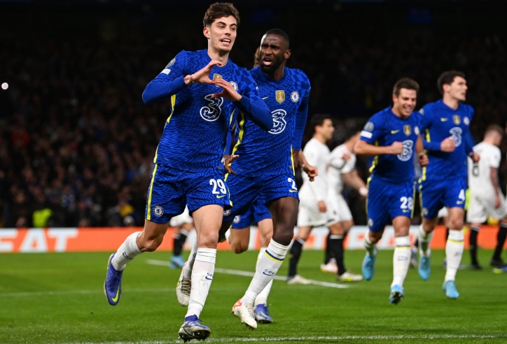 Chelsea đặt một chân vào tứ kết Champions League