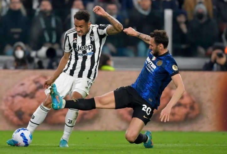 Inter Milan chia điểm với Juventus trong trận cầu 'điên rồ' 8 sao