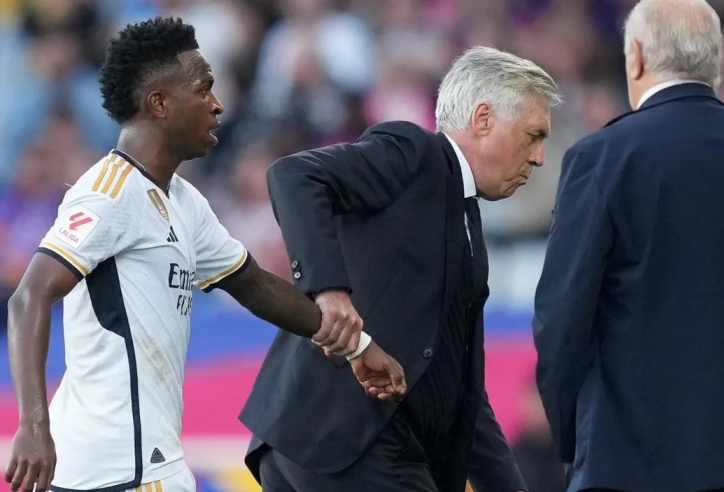 Ancelotti đứng trước 'ngã ba đường' vì Vinicius