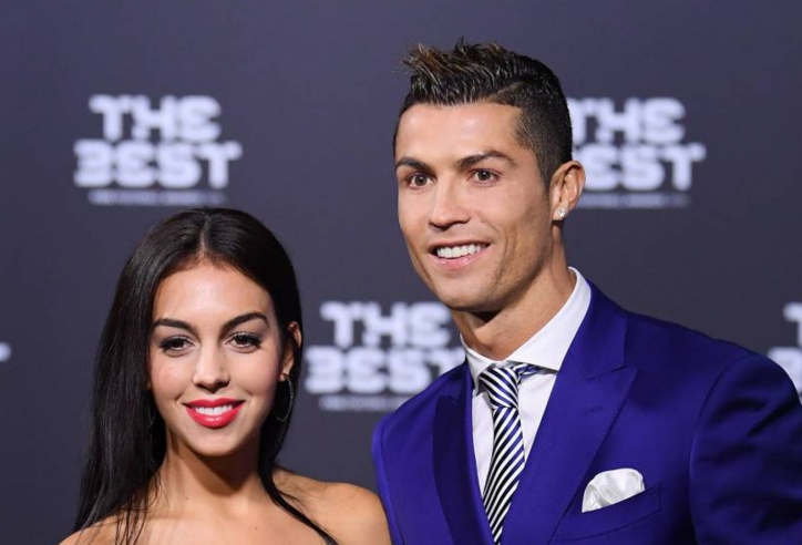 Nghe lời bà xã, Ronaldo chia tay MU để gia nhập bến đỗ không tưởng?