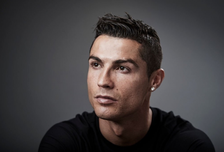 Ronaldo day dứt nỗi đau, suýt bỏ bóng đá vì lý do khó tin