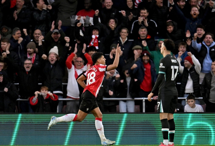 Trực tiếp Liverpool 2-2 Southampton: Ăn miếng trả miếng