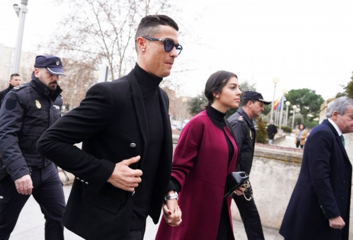 Chuyển nhượng bóng đá tối: Ronaldo ký hợp đồng 2 năm với đại gia châu Âu?