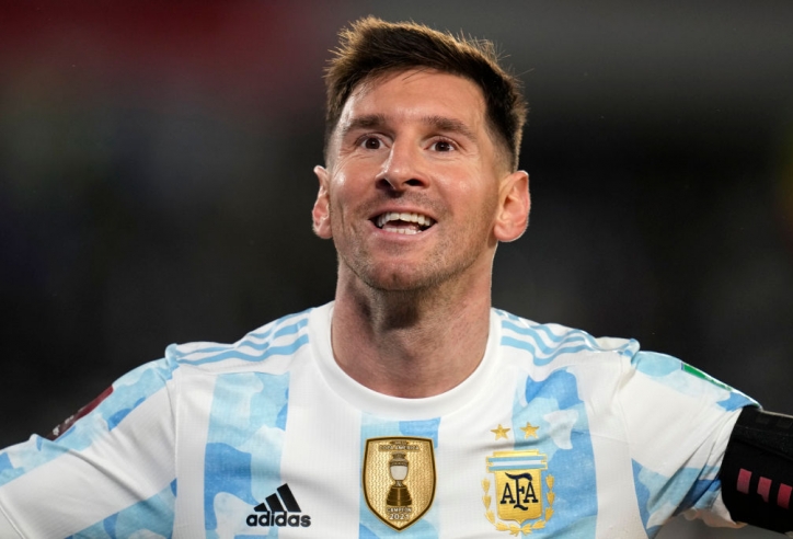 FIFA 'tạo điều kiện' cho Messi đánh bại Ronaldo