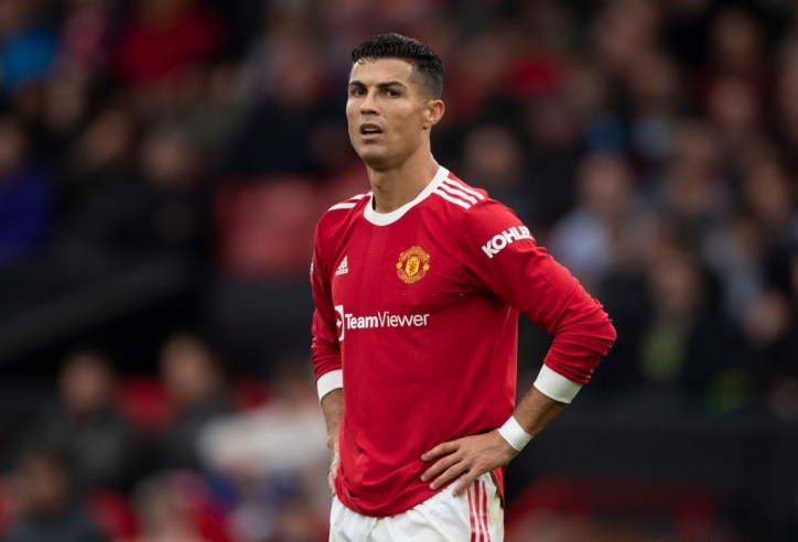 Huyền thoại MU muốn Solskjaer 'nắn gân' Ronaldo