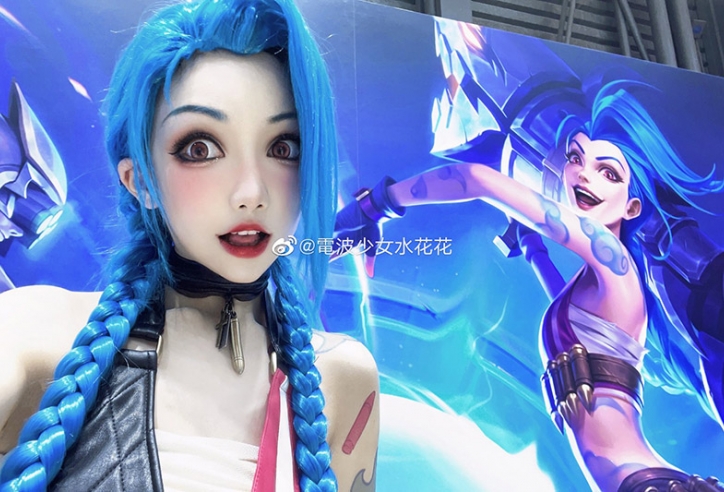 LMHT: Bất ngờ trước bộ ảnh cosplay Jinx xinh hơn cả bản gốc