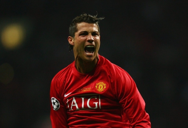 Thẻ cầu thủ Cristiano Ronaldo cháy hàng trên FO4 sau khi về MU