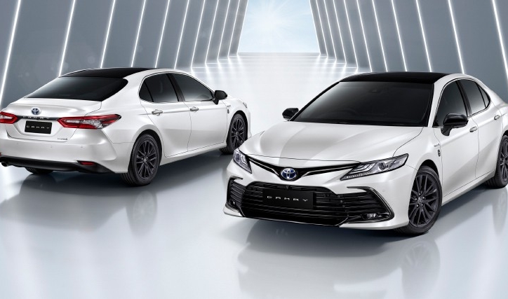 Toyota Camry bổ sung thêm phiên bản đặc biệt mới, giá bán tăng nhẹ