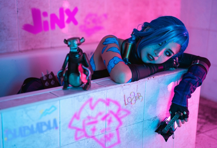 LMHT: Ngắm bộ ảnh cosplay Jinx theo phong cách u tối