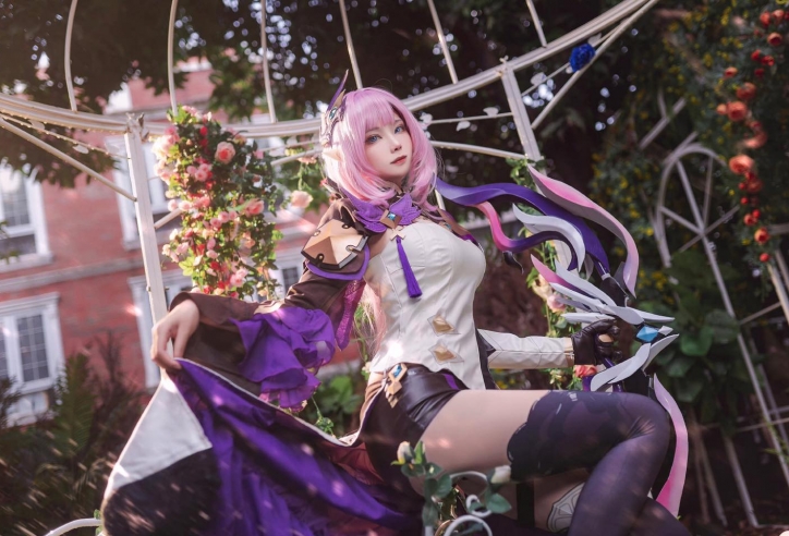 Ngắm màn cosplay Elysia trong Honkai Impact cực kỳ mãn nhãn, thế này bảo sao BeryL không chọn ngay làm skin CKTG