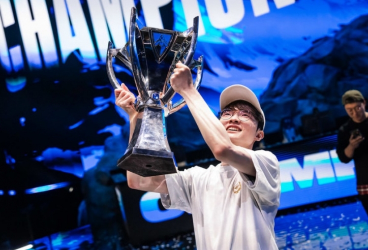 Faker: 'Tôi sẽ tiếp tục cống hiến cho T1'